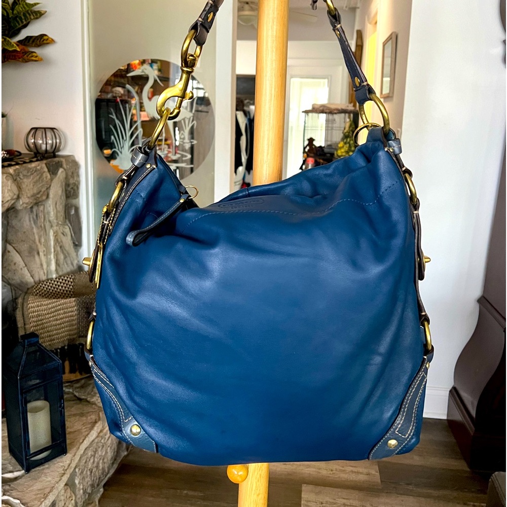 RARE! COACH LARGE BLUE LEATHER CARLY W/ COACH HEART KEY FOB EXCELLENT #10616.